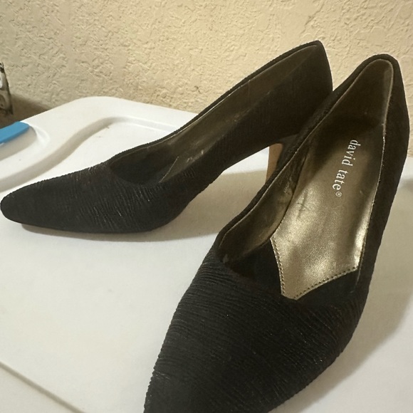 David Tate. Size 7. Black pumps. Genuine leather soles. - Picture 3 of 5